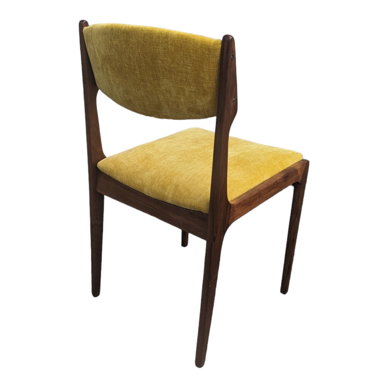 TH brown dining chairs set of 4 (2 dining and 2 carvers)
