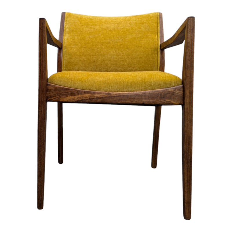 TH brown dining chairs set of 4 (2 dining and 2 carvers)