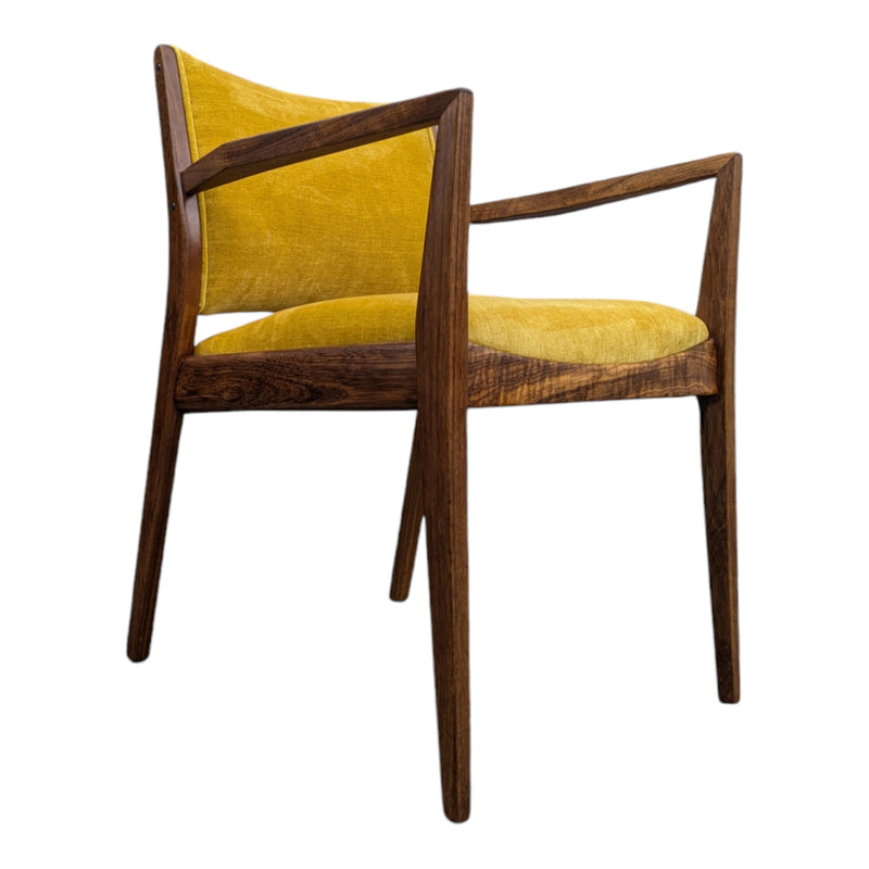 TH brown dining chairs set of 4 (2 dining and 2 carvers)