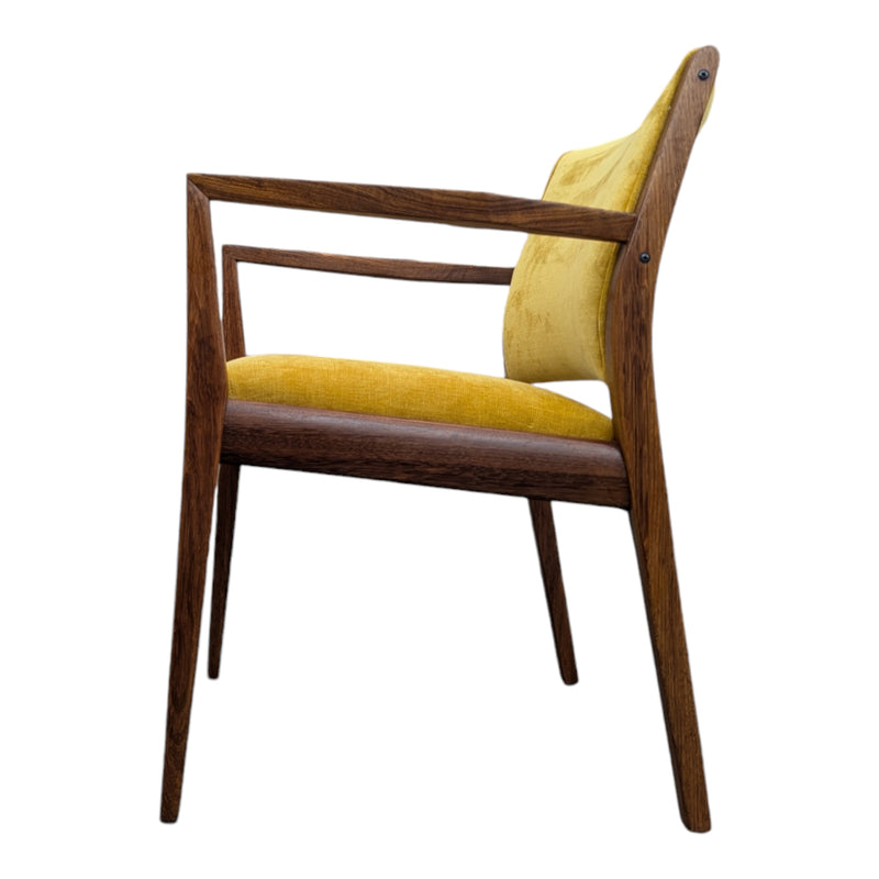TH brown dining chairs set of 4 (2 dining and 2 carvers)