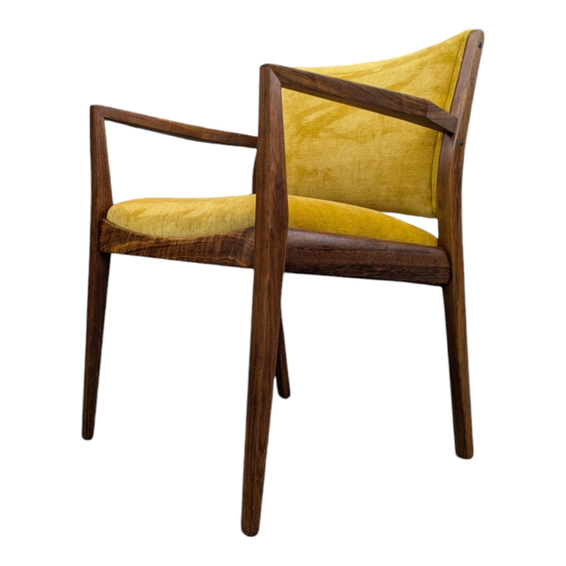 TH brown dining chairs set of 4 (2 dining and 2 carvers)