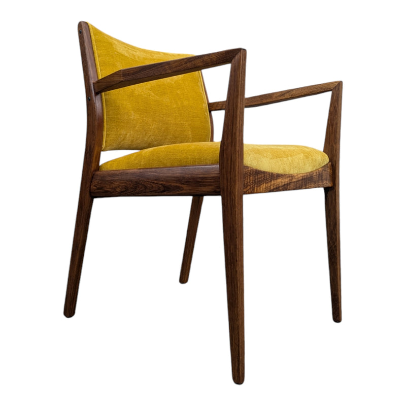 TH brown dining chairs set of 4 (2 dining and 2 carvers)