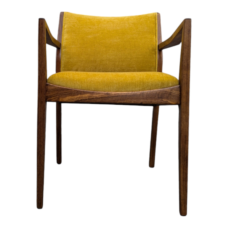 TH brown dining chairs set of 4 (2 dining and 2 carvers)