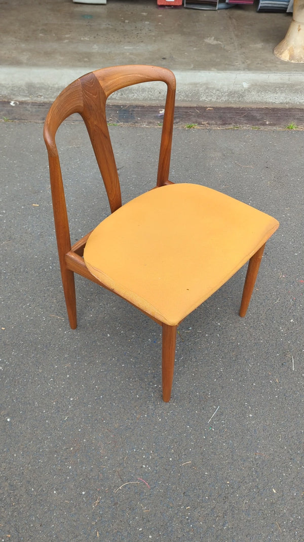 Julianne set of 6 dining chairs 1960s mid century by TH brown (Johannes Andersen)