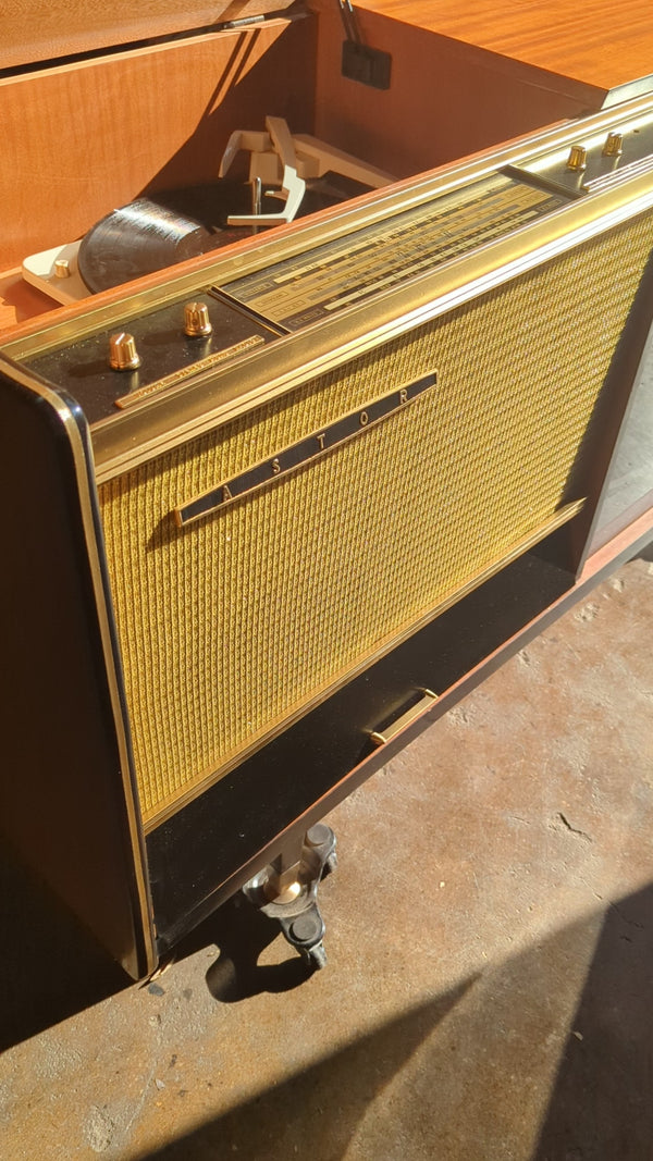 Restoration of Astor Radiogram Model R51G