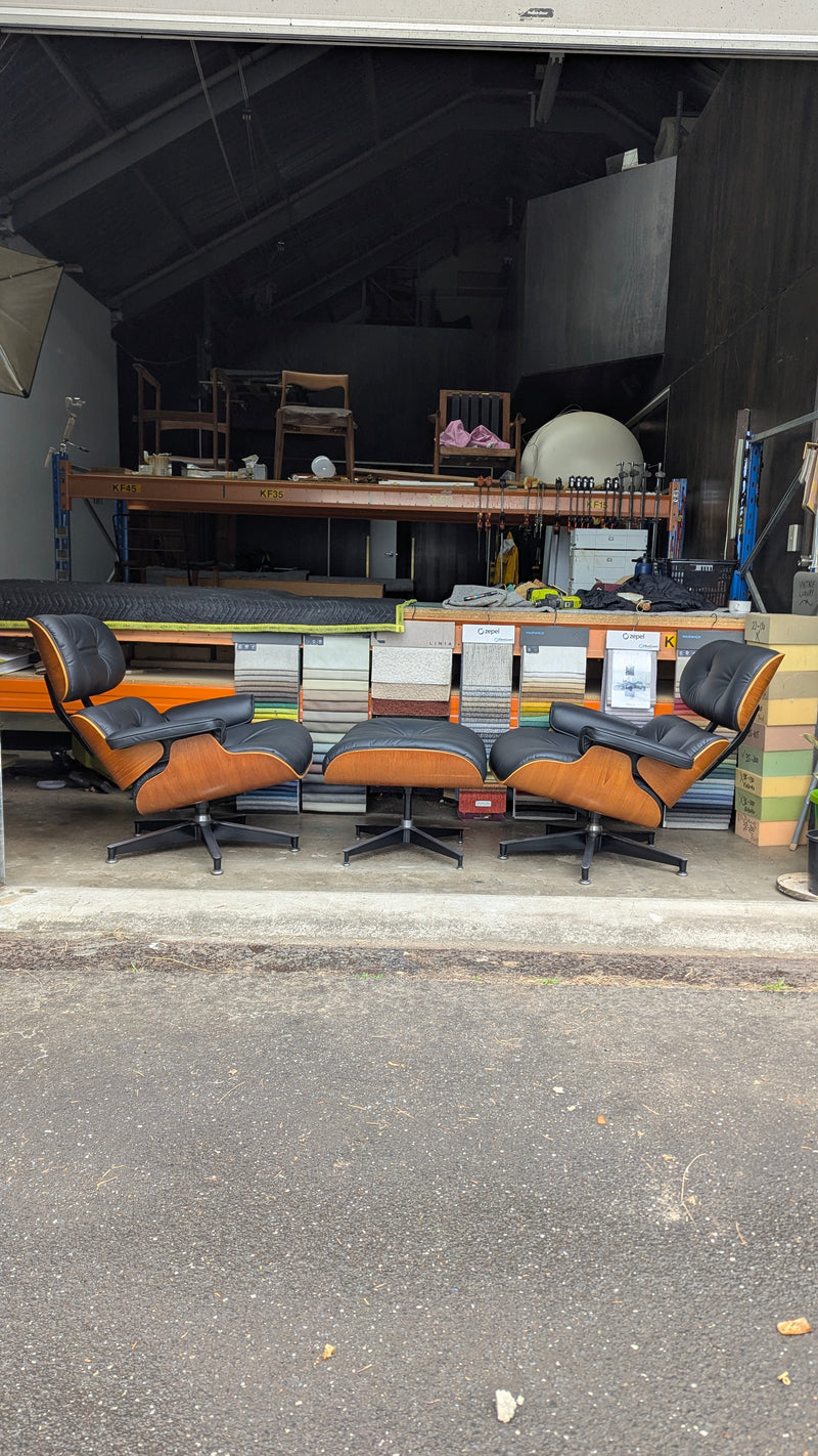 Restoration of original Charles Eames pair of armchairs and ottoman original Herman Miller 1970s