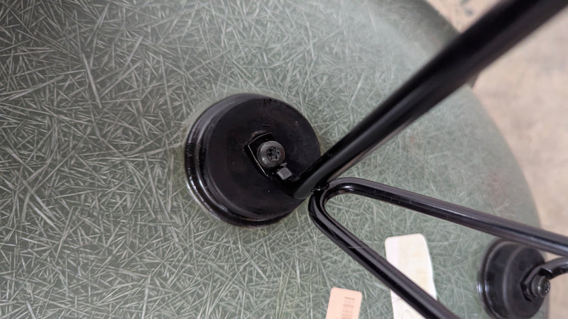 Restoration of original Eames fibreglass chairs DAX DAR DSR model pair