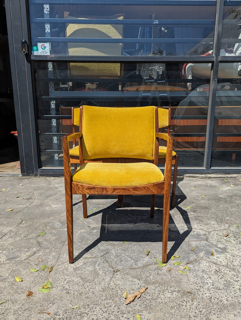 TH brown dining chairs set of 4 (2 dining and 2 carvers)