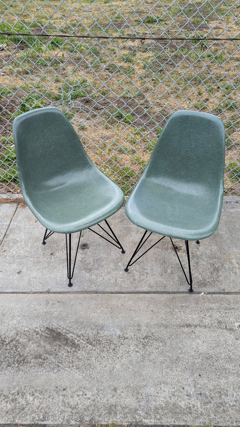Restoration of original Eames fibreglass chairs DAX DAR DSR model pair