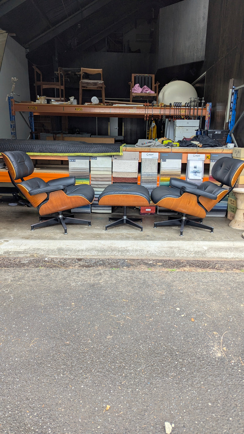 Restoration of original Charles Eames pair of armchairs and ottoman original Herman Miller 1970s