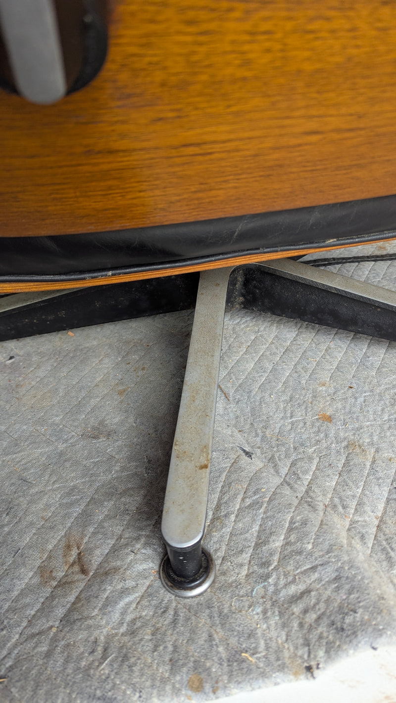 Restoration of original Charles Eames pair of armchairs and ottoman original Herman Miller 1970s