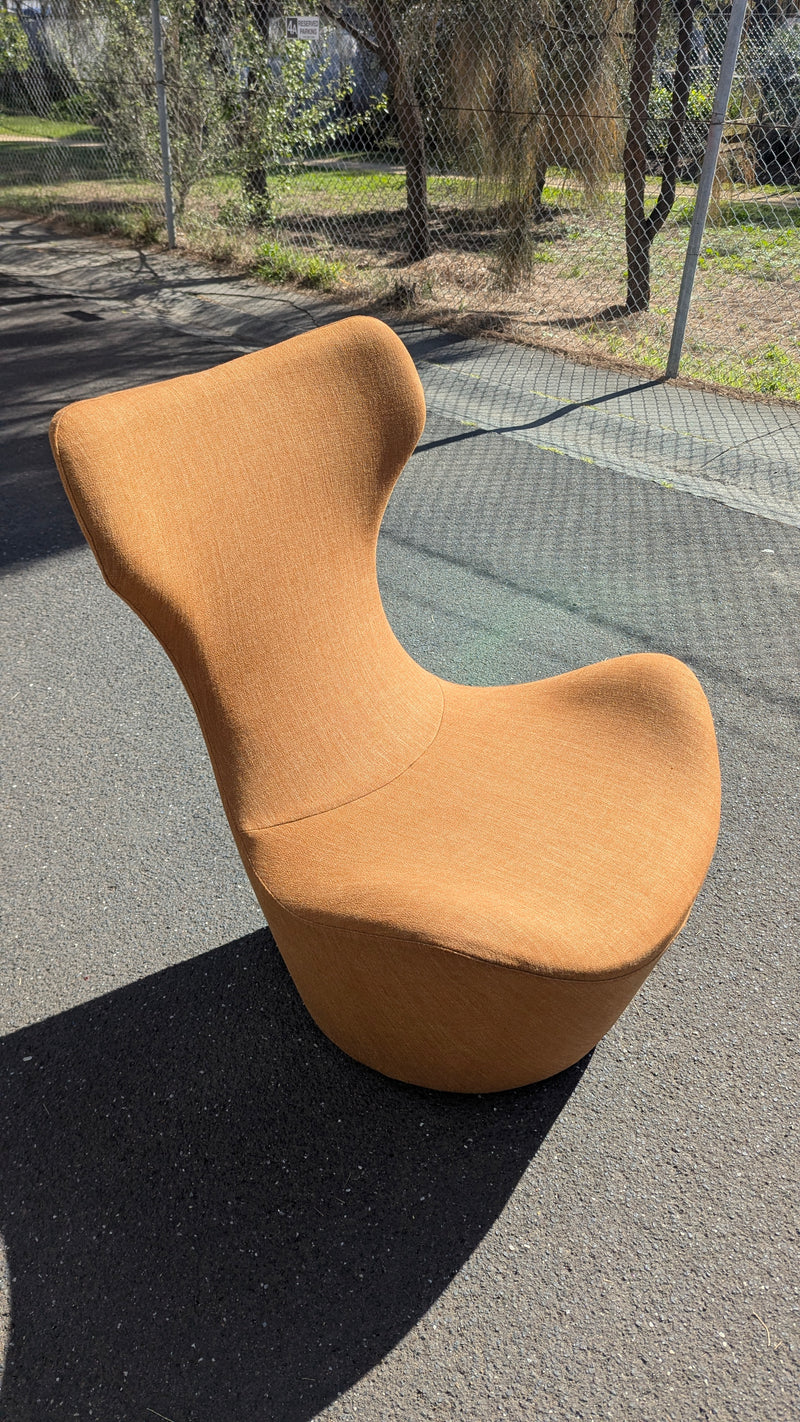 Original Papilo chair grande by b&b Italia by Naoto Fukasawa
