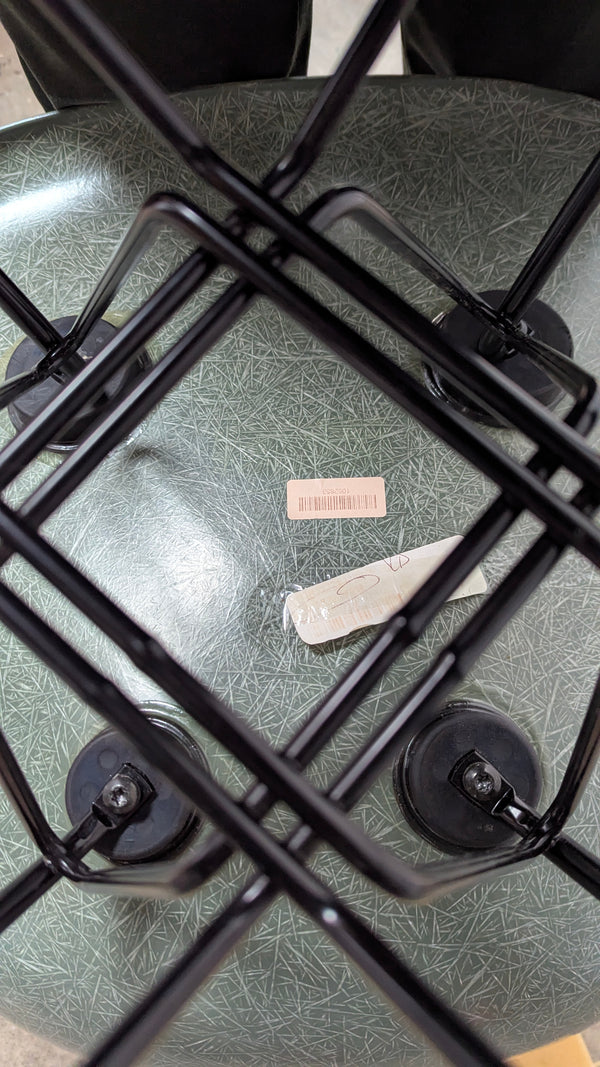 Restoration of original Eames fibreglass chairs DAX DAR DSR model pair