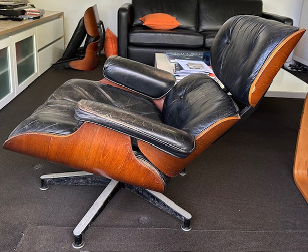 Restoration of original Charles Eames pair of armchairs and ottoman original Herman Miller 1970s