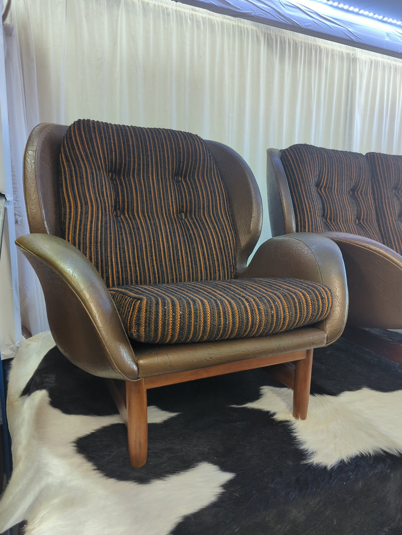 Full suite Danish Deluxe Eros Swan three seater couch pair of Armchairs