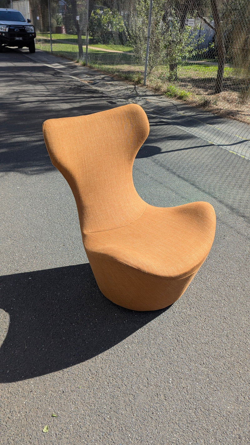 Original Papilo chair grande by b&b Italia by Naoto Fukasawa
