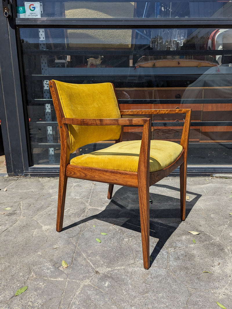 TH brown dining chairs set of 4 (2 dining and 2 carvers)
