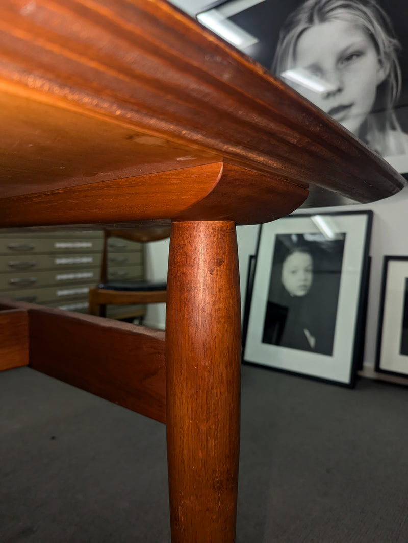 Construction of custom made Mid Century Dining Table Danish Deluxe design