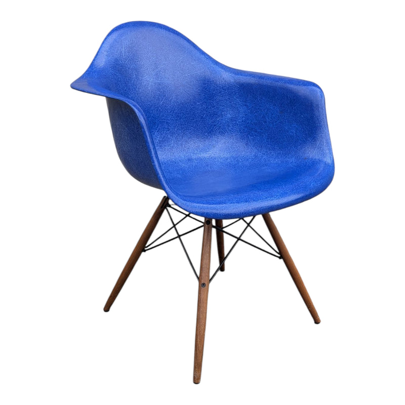 Restoration of original Eames fibreglass chairs DAX DAR DSR model
