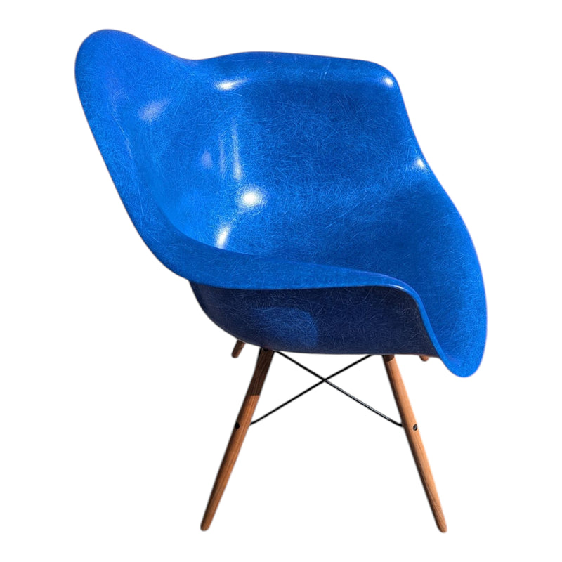 Restoration of original Eames fibreglass chairs DAX DAR DSR model