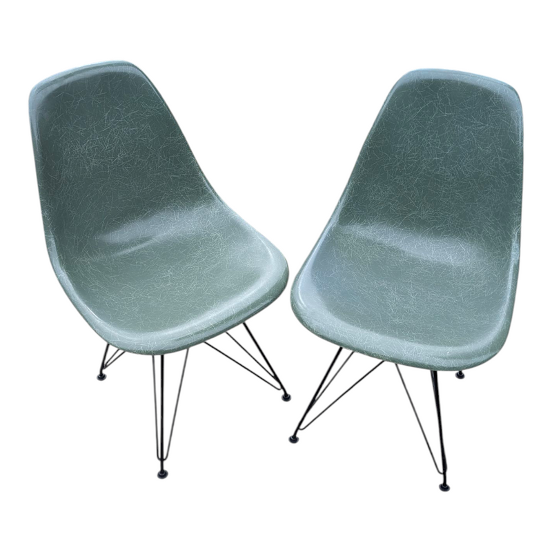 Restoration of original Eames fibreglass chairs DAX DAR DSR model pair