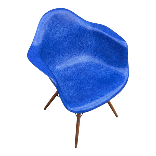 Restoration of original Eames fibreglass chairs DAX DAR DSR model