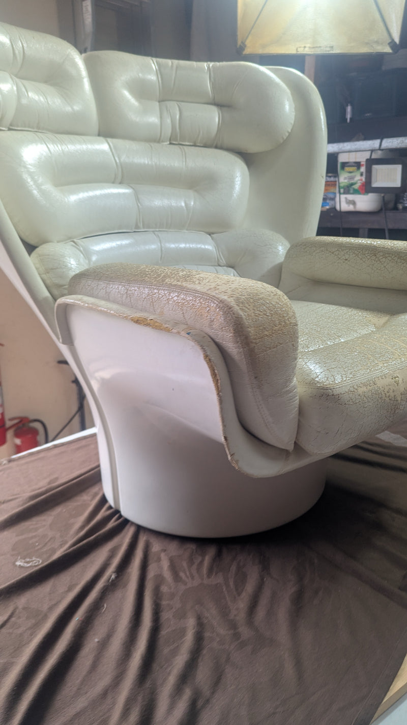 Restoration of original Joe Colombo armchair