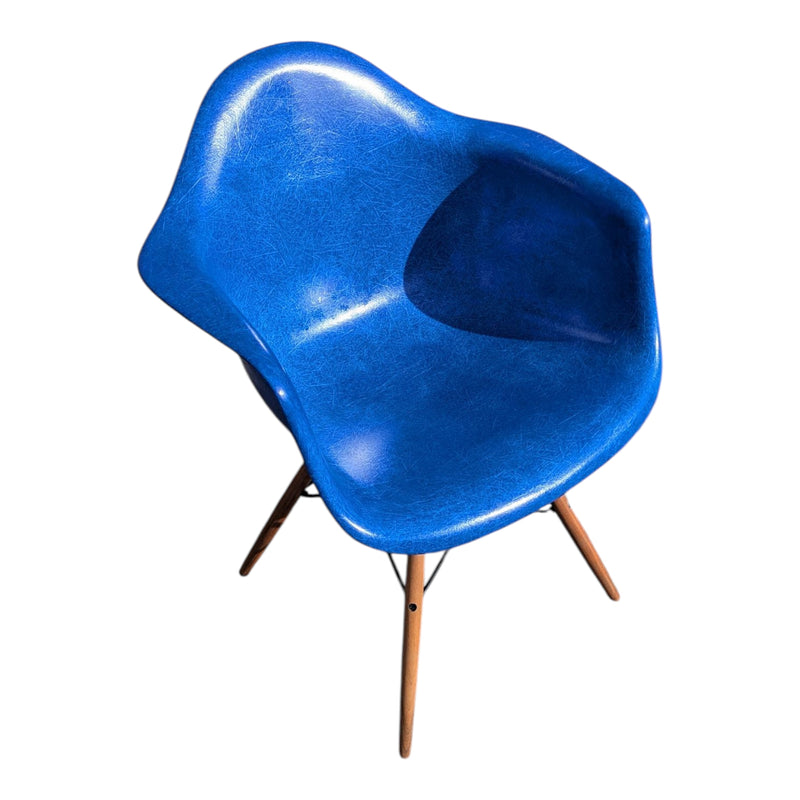 Restoration of original Eames fibreglass chairs DAX DAR DSR model
