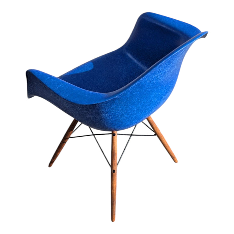 Restoration of original Eames fibreglass chairs DAX DAR DSR model
