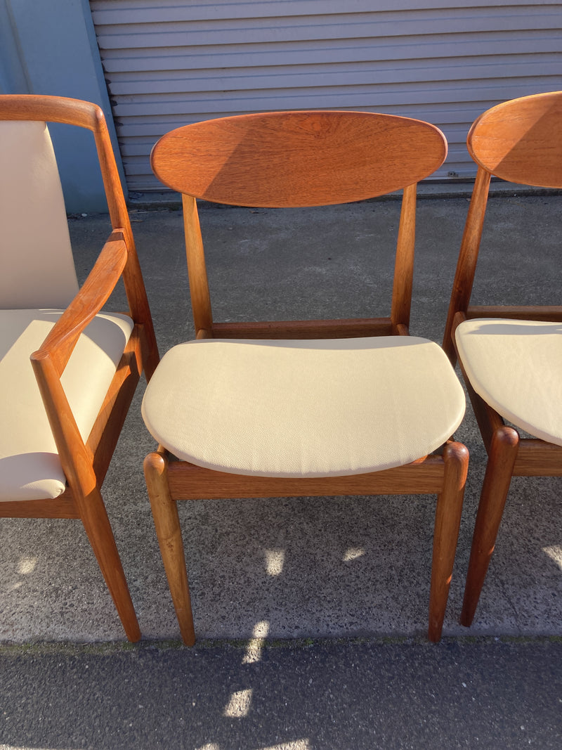 Parker 4 spade matchstick 107 chairs with 2 carvers cream full grain italian leather