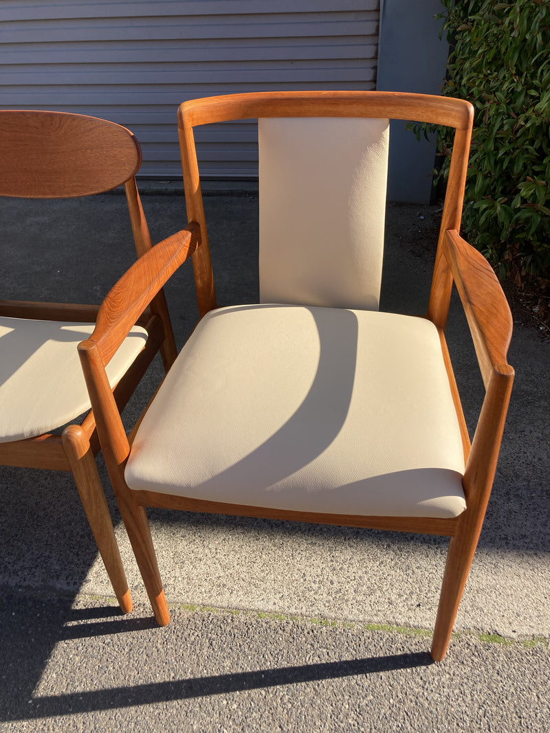 Parker 4 spade matchstick 107 chairs with 2 carvers cream full grain italian leather