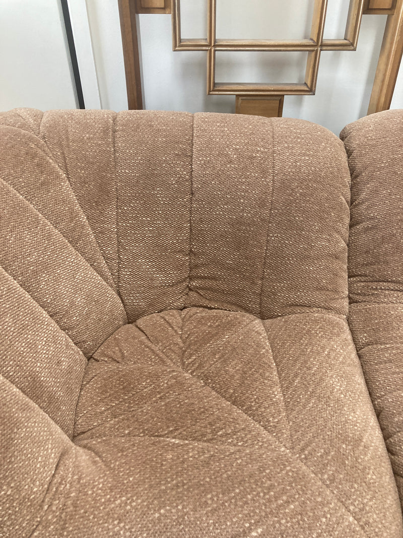Authentic restored six piece Featherston Numero VII Lounge Suite pair of Ottoman