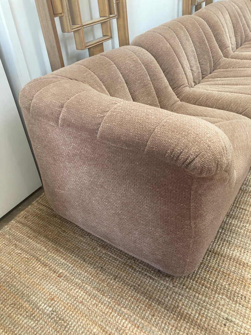 Authentic restored six piece Featherston Numero VII Lounge Suite pair of Ottoman
