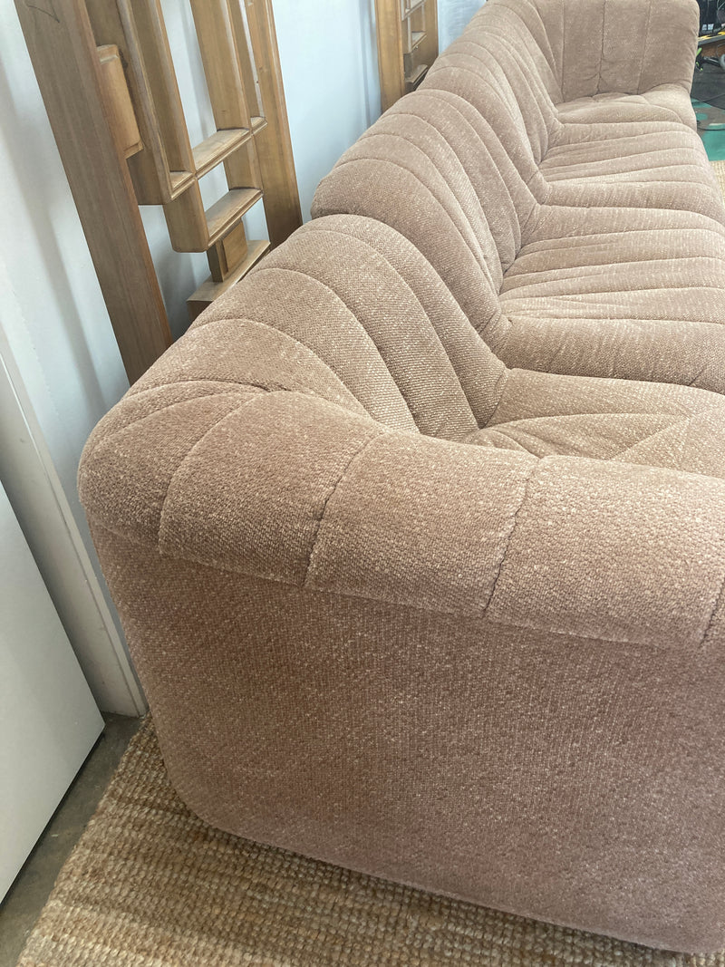 Authentic restored six piece Featherston Numero VII Lounge Suite pair of Ottoman