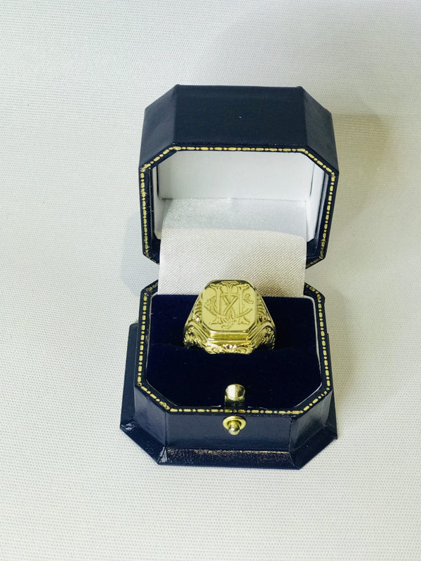 18ct yellow gold gents signet ring size V vintage polished