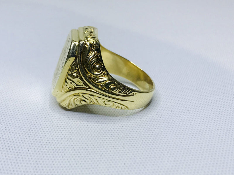 18ct yellow gold gents signet ring size V vintage polished