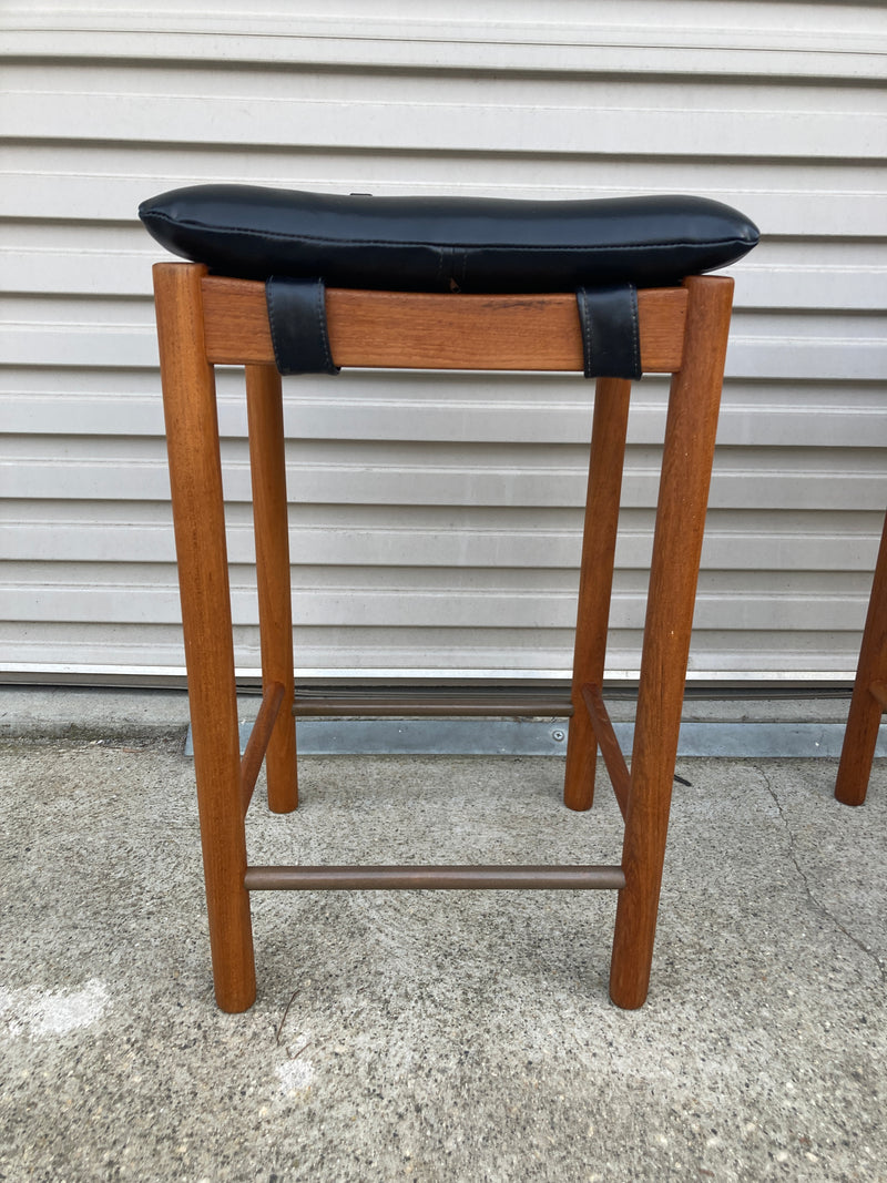 Pair of genuine Parker Bar stools in black vinyl restored MCM