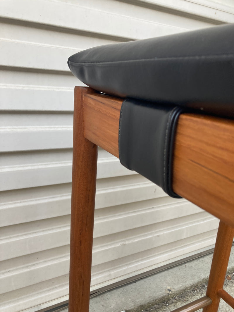 Pair of genuine Parker Bar stools in black vinyl restored MCM