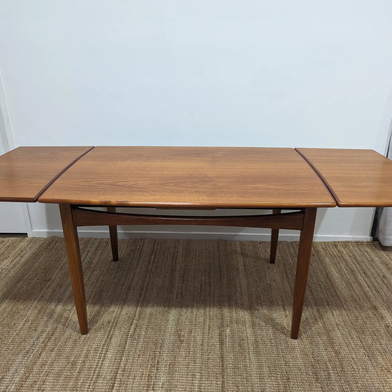 MCM extendable table teak fully restored by Scope Furniture