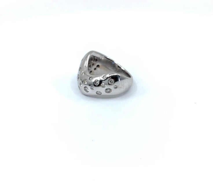 18ct white gold wave style band love heart 29 brilliant cut diamonds American set