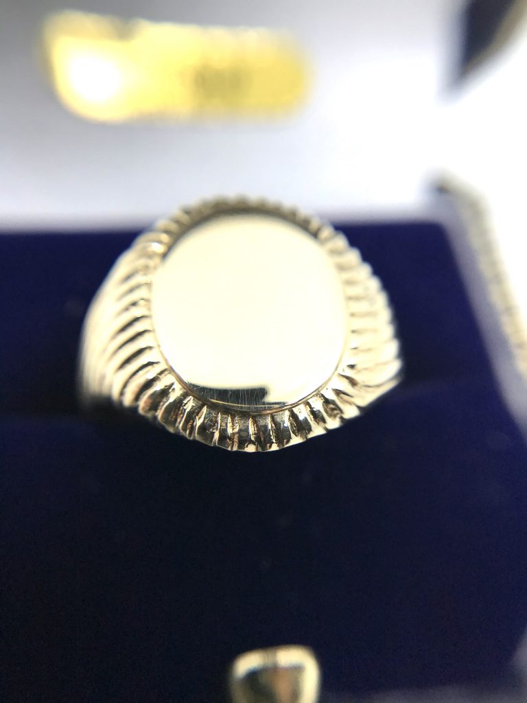 9ct yellow gold ring pressed line Birmingham 375 T size England