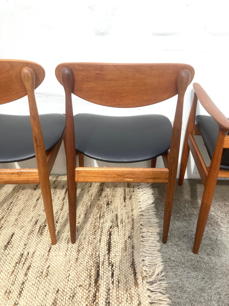 Authentic Parker chairs (4 x spade chairs 107 and 2 carvers) fully restored black vinyl full dining suite set