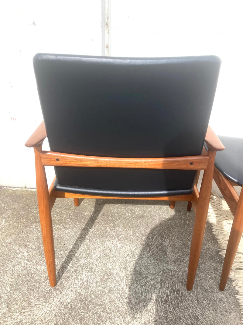 Authentic Parker chairs (4 x spade chairs 107 and 2 carvers) fully restored black vinyl full dining suite set