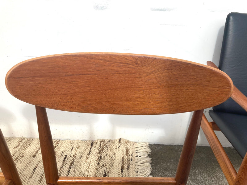 Authentic Parker chairs (4 x spade chairs 107 and 2 carvers) fully restored black vinyl full dining suite set