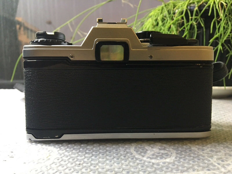 Olympus OM10 film camera vintage 35mm SLR F1:1.8 50mm plus 200mm lens