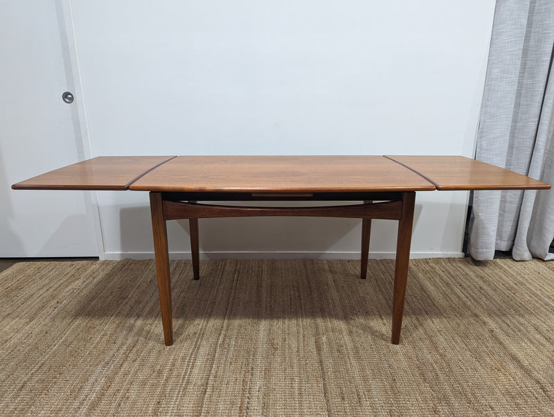 MCM extendable table teak fully restored by Scope Furniture