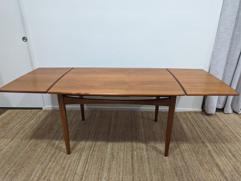 MCM extendable table teak fully restored by Scope Furniture