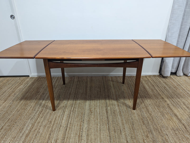 MCM extendable table teak fully restored by Scope Furniture