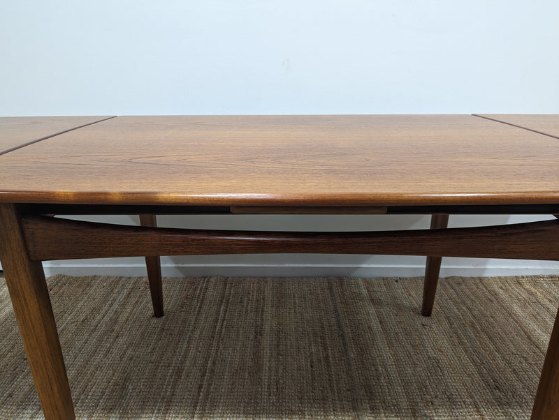 MCM extendable table teak fully restored by Scope Furniture