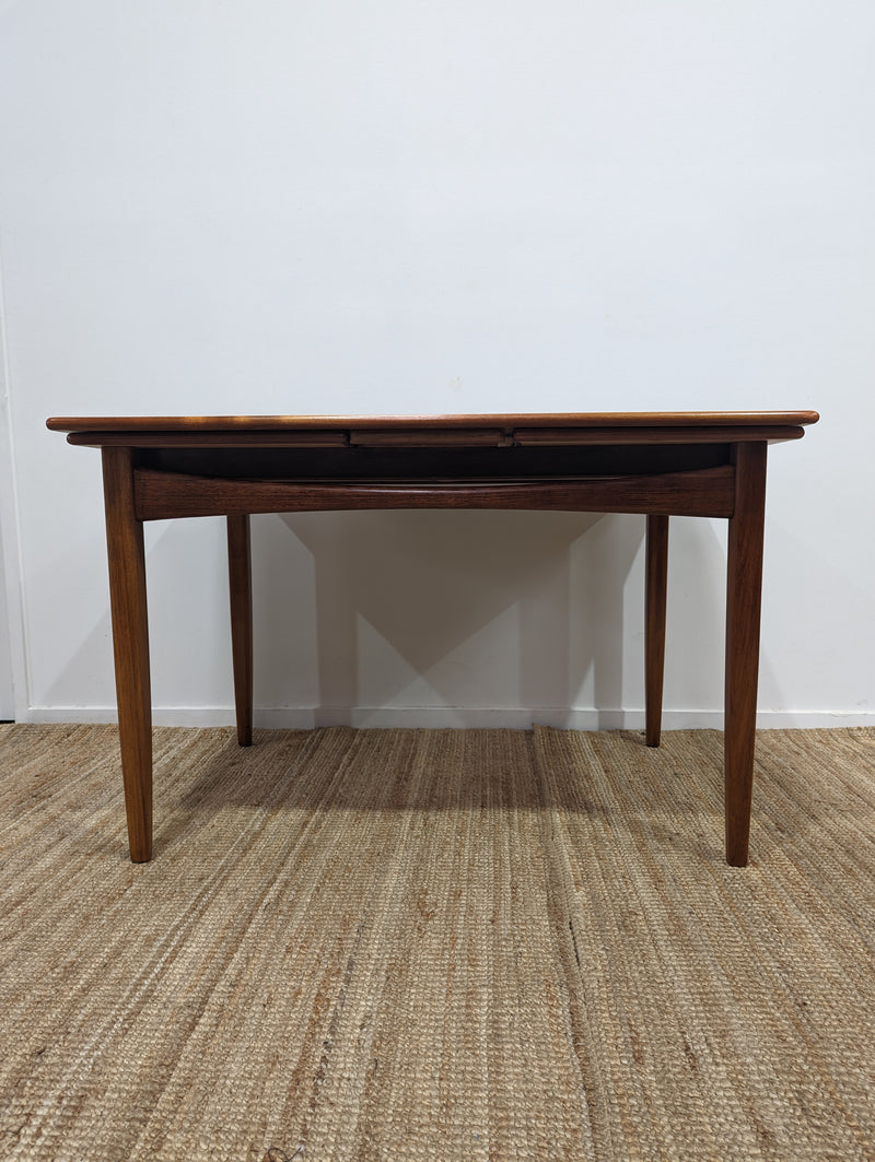 MCM extendable table teak fully restored by Scope Furniture